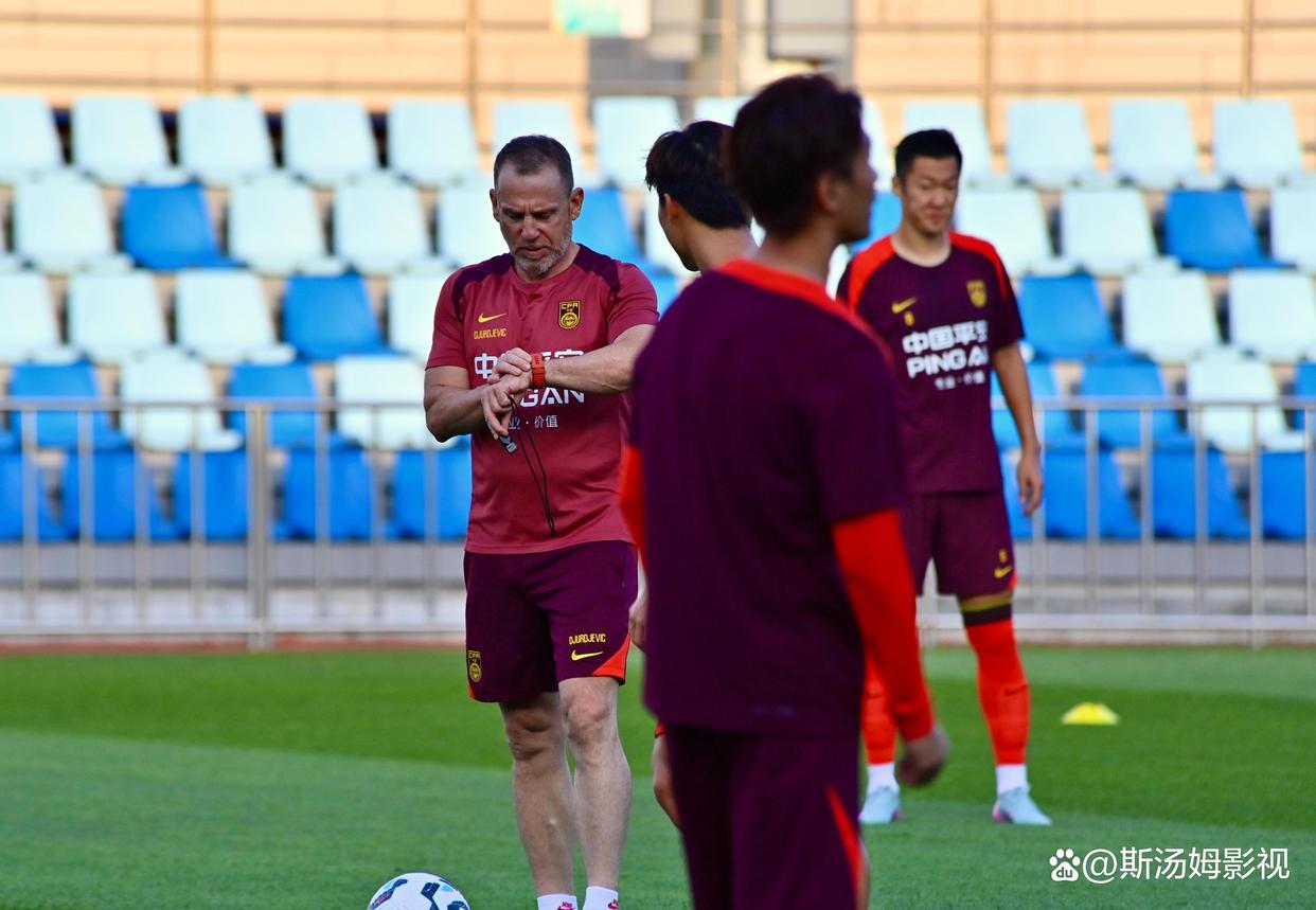 热门足球联赛赛事擦枪走火，球员实力蓬勃发展的简单介绍