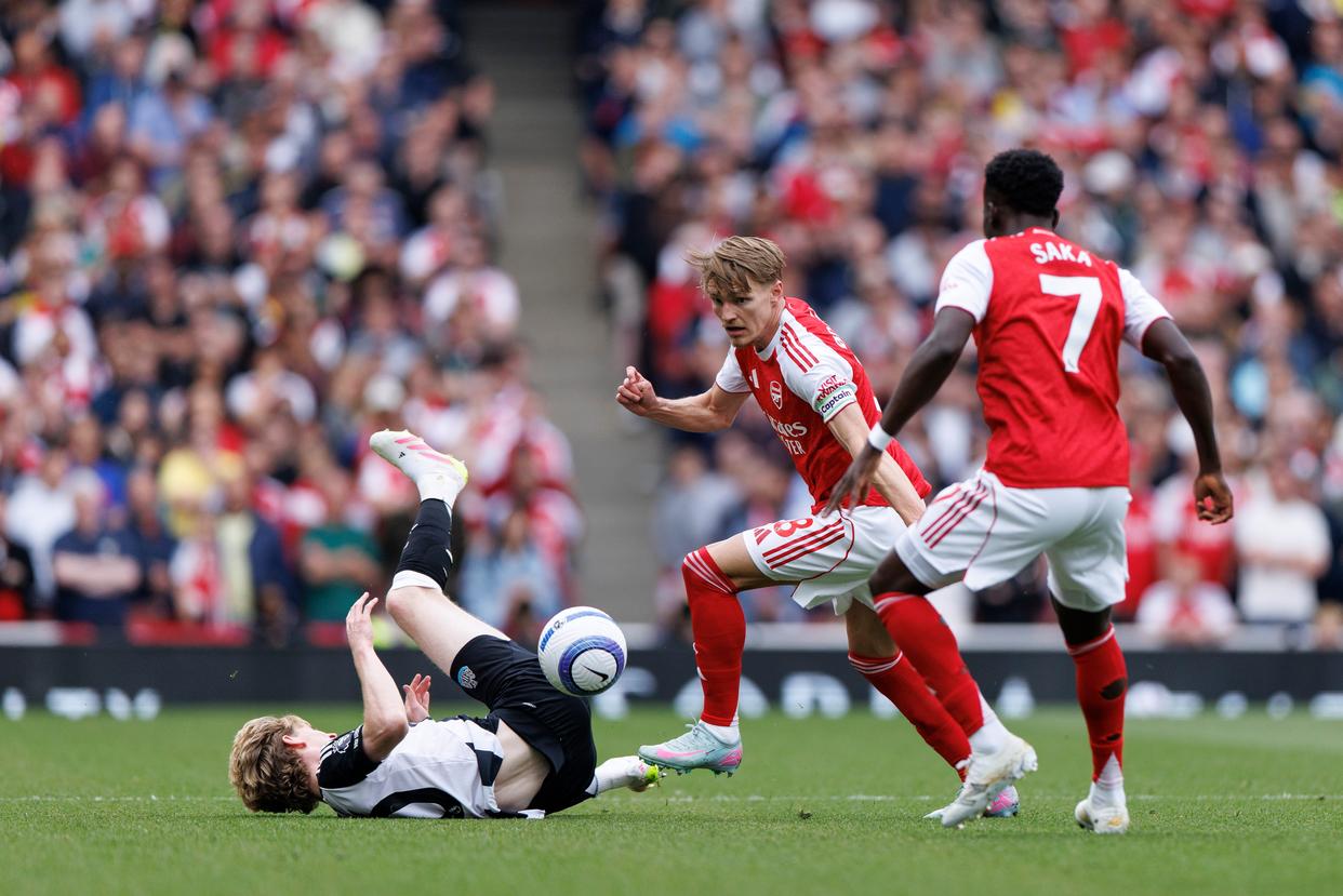 包含阿森納射手取得穩定進球，為球隊屢獲勝利的词条